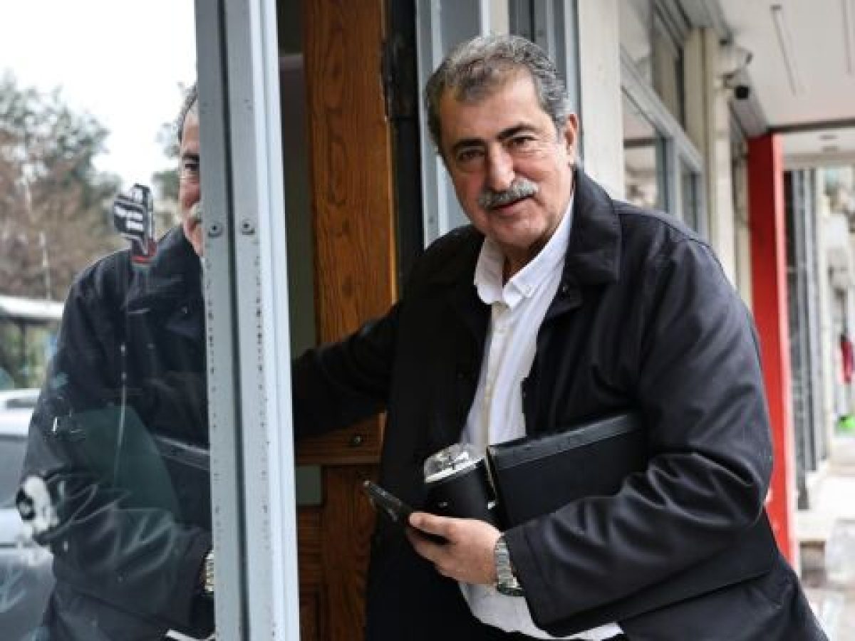 &Sigma;&Upsilon;&Rho;&Iota;&Zeta;&Alpha;: &ldquo;&Delta;&epsilon;&nu; &theta;&alpha; &pi;ά&mu;&epsilon; ό&lambda;&omicron;&iota; &sigma;&tau;&omicron;&nu; &Tau;&sigma;ί&pi;&rho;&alpha;&rdquo; &ndash; &Eta; &delta;ή&lambda;&omega;&sigma;&eta; &Pi;&omicron;&lambda;ά&kappa;&eta; &sigma;&tau;&omicron;&nu; &Phi;ά&mu;&epsilon;&lambda;&lambda;&omicron; &kappa;&alpha;&iota; &omicron; &nu;έ&omicron;&sigmaf; &ldquo;&pi;&omicron;&nu;&omicron;&kappa;έ&phi;&alpha;&lambda;&omicron;&sigmaf;&q
