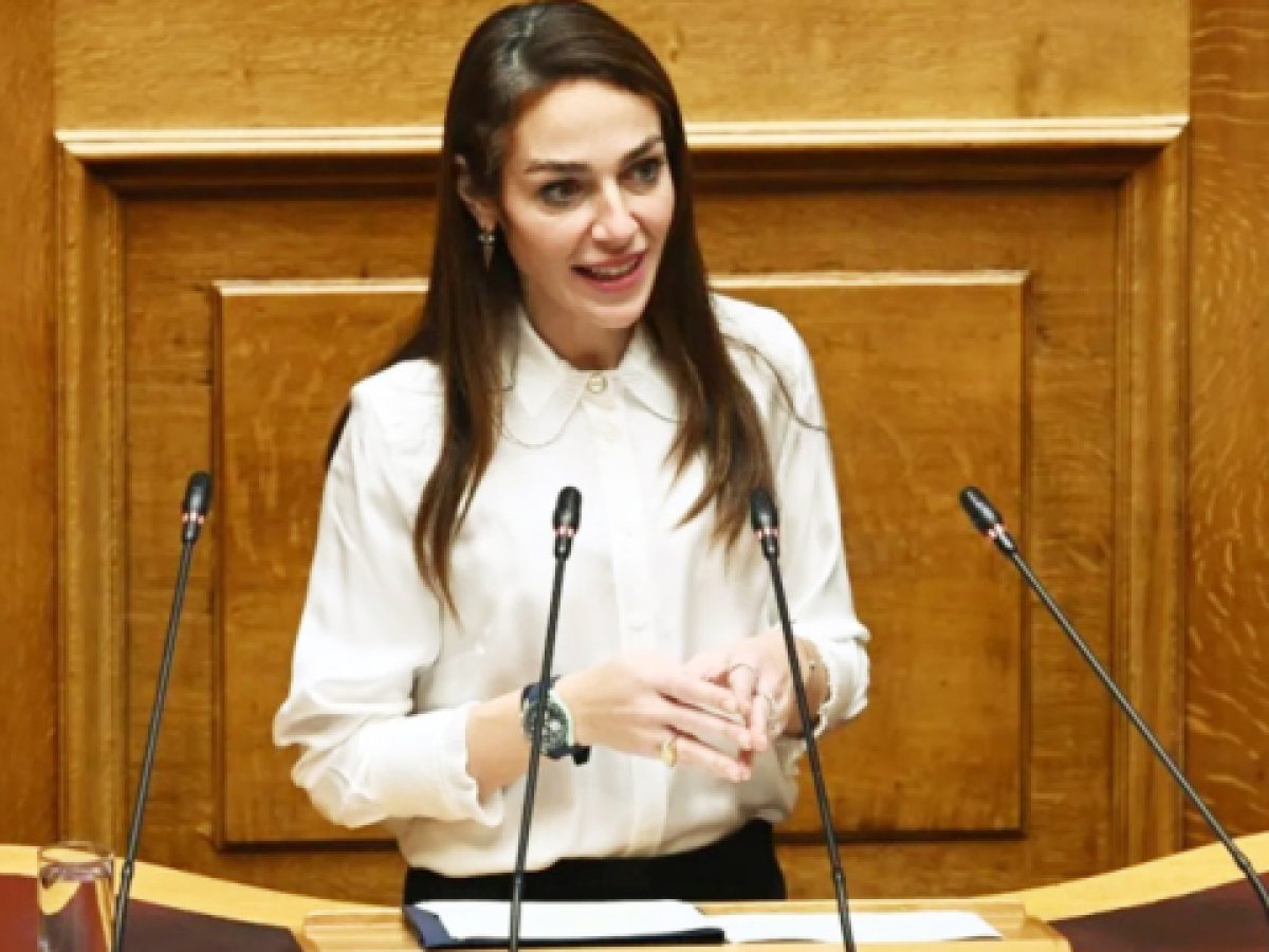 Δόμνα Μιχαηλίδου: Καμία οικογένεια χωρίς στήριξη – Τι σημαίνει η παράταση της Πρώιμης Παιδικής Παρέμβασης και η μετάβαση
