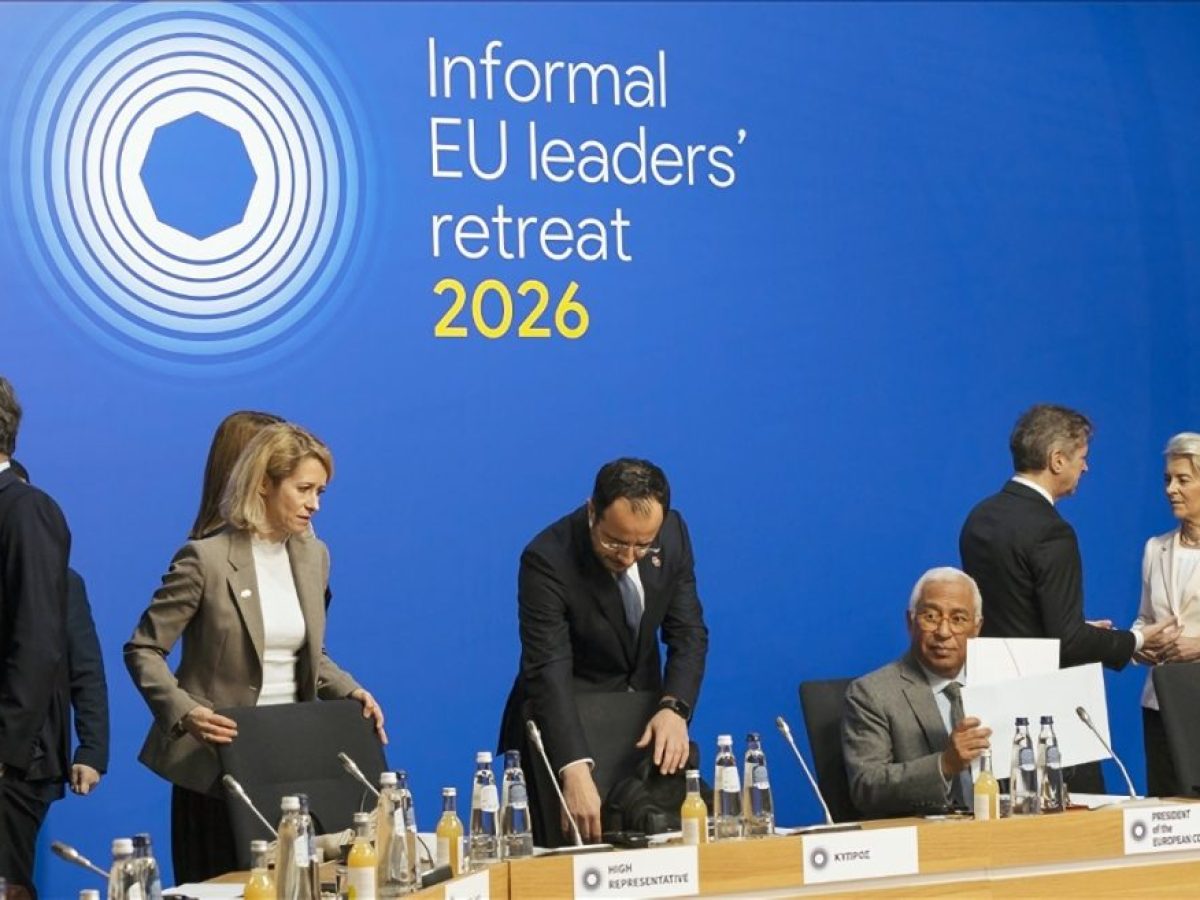 Δουλέψτε, πολεμήστε, θυσιαστείτε!