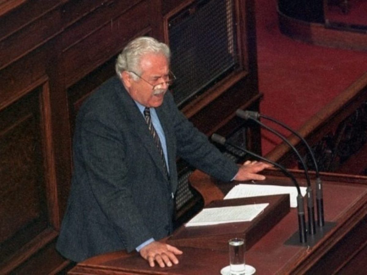 Έφυγε από τη ζωή ο πρώην υπουργός του ΠΑΣΟΚ, Νίκος Ακριτίδης