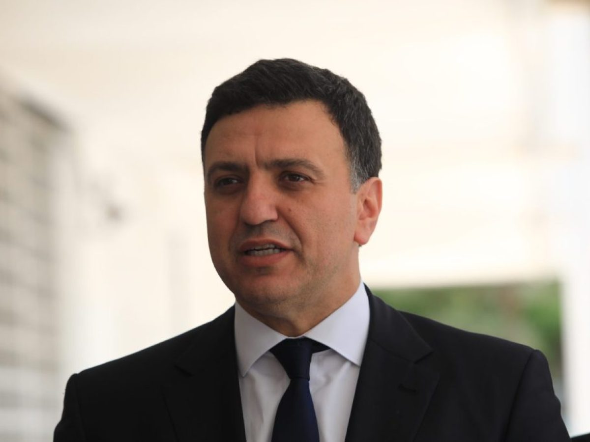 Ενταση στη Βουλή: Ζητούν ενημέρωση από Κικίλια, ολομέτωπη επίθεση από αντιπολίτευση