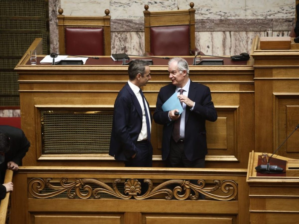 Επιχείρηση «Συνταγματική Αναθεώρηση»: Οι γέφυρες, τα ρήγματα και το στοίχημα των συναινέσεων