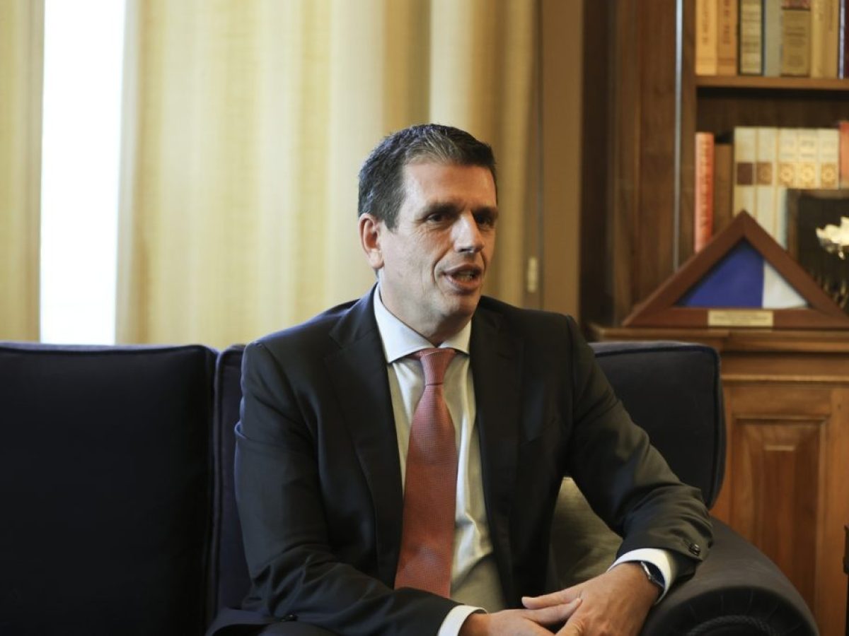 Επίθεση Καιρίδη σε δημοσιογράφο: «Να κάνετε σωστά τη δουλειά σας» – Αντιδράσεις από τον ΣΥΡΙΖΑ