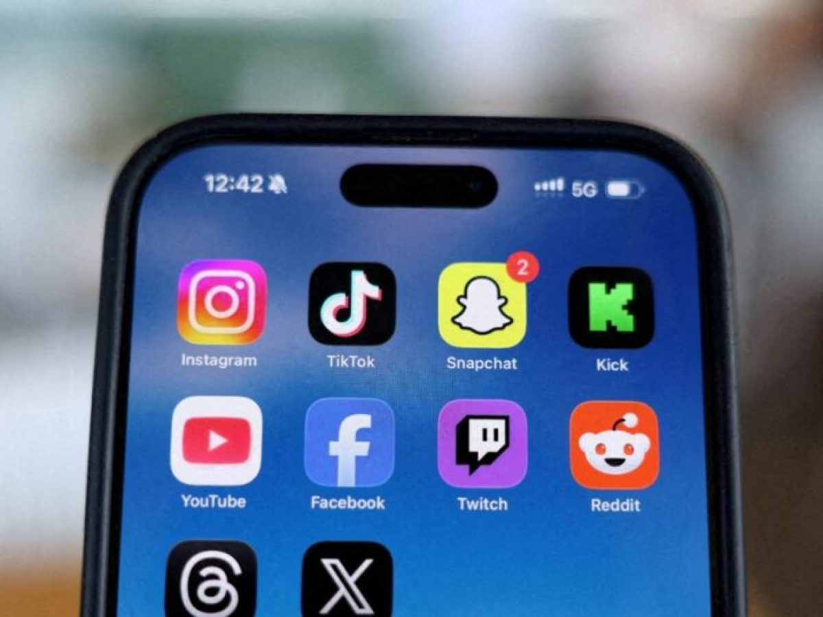Έρχεται «μπλόκο» στα social media για παιδιά έως 15 ετών – Τι προβλέπεται για ανήλικους, γονείς, εκπαιδευτικούς και κοινω