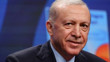 &Epsilon;&rho;&nu;&tau;&omicron;&gamma;ά&nu;: &Mu;ή&nu;&upsilon;&mu;&alpha; &pi;&rho;&iota;&nu; &tau;&eta; &sigma;&upsilon;&nu;ά&nu;&tau;&eta;&sigma;&eta; &mu;&epsilon; &Mu;&eta;&tau;&sigma;&omicron;&tau;ά&kappa;&eta; &ndash; &laquo;Ό&pi;&omega;&sigmaf; &theta;έ&lambda;&omicron;&upsilon;&mu;&epsilon; &epsilon;&iota;&rho;ή&nu;&eta; &gamma;&iota;&alpha; &epsilon;&mu;ά&sigmaf;, &theta;έ&lambda;&omicron;&upsilon;&mu;&epsilon; &kappa;&alpha;&iota; &gamma;&iota;&alpha; &tau;&omicron;&upsilon;&sigmaf; &gamma;&epsilon;ί&tau;&omicron;&nu;έ&sigmaf; &mu;&alpha;&sigmaf;&raquo;