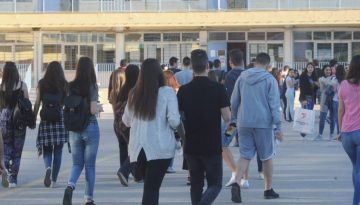 &Epsilon;&theta;&nu;&iota;&kappa;ό &Alpha;&pi;&omicron;&lambda;&upsilon;&tau;ή&rho;&iota;&omicron;: &Omicron;&iota; &alpha;&nu;&tau;&iota;&delta;&rho;ά&sigma;&epsilon;&iota;&sigmaf; &tau;&omega;&nu; &kappa;&omicron;&mu;&mu;ά&tau;&omega;&nu; &gamma;&iota;&alpha; &tau;&eta;&nu; &alpha;&nu;&alpha;&mu;ό&rho;&phi;&omega;&sigma;&eta; &tau;&omicron;&upsilon; &lambda;&upsilon;&kappa;&epsilon;ί&omicron;&upsilon;