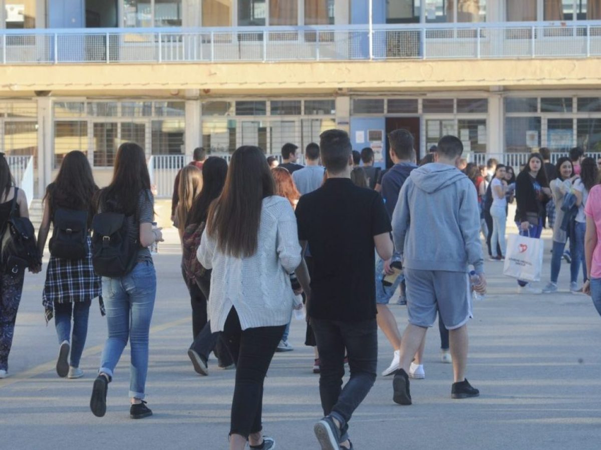 Εθνικό Απολυτήριο: Οι αντιδράσεις των κομμάτων για την αναμόρφωση του λυκείου