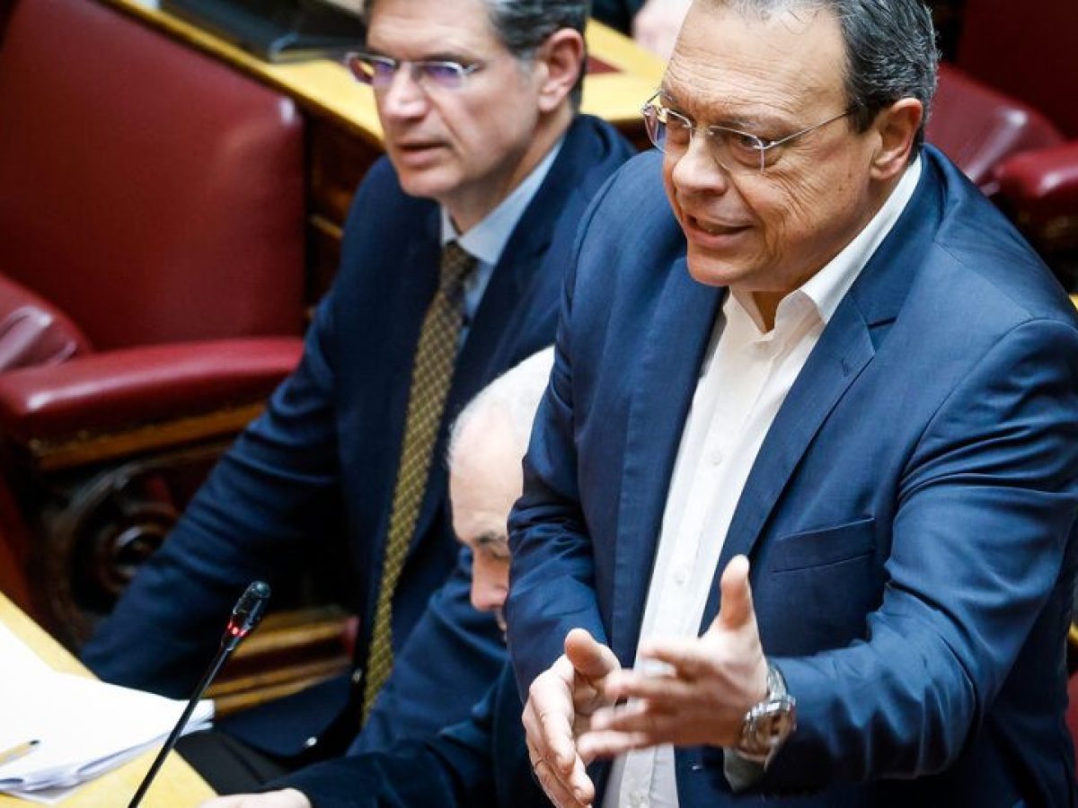 Φάμελλος: Να ικανοποιηθούν όλα τα αιτήματα των οικογενειών των θυμάτων των Τεμπών για τις εκταφές