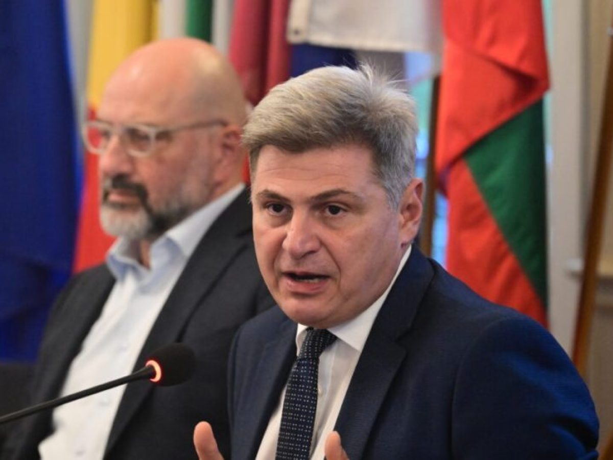 «Φλερτ» Φαραντούρη με ΠΑΣΟΚ: Σε εκδήλωση του ανεξάρτητου ευρωβουλευτή ο Κώστας Τσουκαλάς