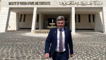&Phi;&omicron;&nu; &nu;&tau;&epsilon;&rho; &Lambda;ά&iota;&epsilon;&nu; &sigma;&epsilon; &Phi;&alpha;&rho;&alpha;&nu;&tau;&omicron;ύ&rho;&eta; &gamma;&iota;&alpha; &tau;&eta; &Sigma;&upsilon;&rho;ί&alpha;: &laquo;&Theta;&alpha; &lambda;ά&beta;&omicron;&upsilon;&mu;&epsilon; &mu;έ&tau;&rho;&alpha;&raquo;