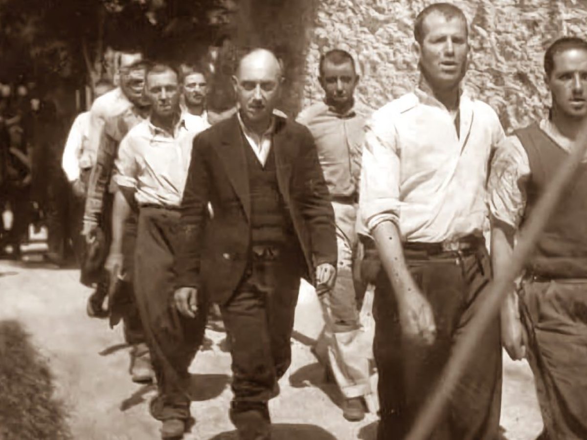 Φωτογραφίες Καισαριανής: Η ιστορική μνήμη δεν βγαίνει σε πλειστηριασμό!