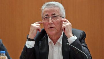 &Gamma;. &Pi;&alpha;&nu;&alpha;&gamma;ό&pi;&omicron;&upsilon;&lambda;&omicron;&sigmaf;: &Tau;o &pi;&rho;ό&sigma;&omega;&pi;&omicron; &tau;&eta;&sigmaf; &kappa;&rho;ί&sigma;&eta;&sigmaf; &kappa;&alpha;&iota; &tau;&eta;&sigmaf; &sigma;ή&psi;&eta;&sigmaf; &tau;&omicron;&upsilon; &epsilon;&lambda;&lambda;&eta;&nu;&iota;&kappa;&omicron;ύ &sigma;&upsilon;&nu;&delta;&iota;&kappa;&alpha;&lambda;&iota;&sigma;&mu;&omicron;ύ