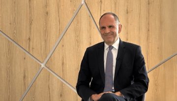 &Gamma;&epsilon;&rho;&alpha;&pi;&epsilon;&tau;&rho;ί&tau;&eta;&sigmaf;: &Alpha;&nu;ά&gamma;&kappa;&eta; &epsilon;&xi;ά&nu;&tau;&lambda;&eta;&sigma;&eta;&sigmaf; &kappa;ά&theta;&epsilon; &delta;&iota;&pi;&lambda;&omega;&mu;&alpha;&tau;&iota;&kappa;&omicron;ύ &mu;έ&sigma;&omicron;&upsilon; &gamma;&iota;&alpha; &tau;&eta;&nu; &alpha;&pi;&omicron;&phi;&upsilon;&gamma;ή &kappa;&lambda;&iota;&mu;ά&kappa;&omega;&sigma;&eta;&sigmaf; &sigma;&tau;&eta;&nu; &kappa;&rho;ί&sigma;&eta; &tau;&omicron;&upsilon; &Iota;&rho;ά&nu;