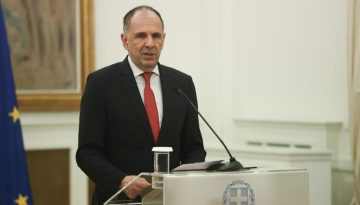 Γεραπετρίτης από Βρυξέλλες: Καταδικάζει ξανά τις ρωσικές παραβιάσεις του διεθνούς δικαίου στην Ουκρανία – Καμία καταγγελλ