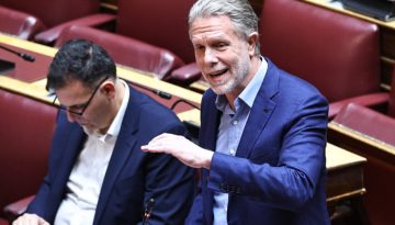 &Gamma;&epsilon;&rho;&omicron;&upsilon;&lambda;ά&nu;&omicron;&sigmaf;: &Delta;&iota;&kappa;&alpha;&iota;ώ&theta;&eta;&kappa;&alpha; &pi;&omicron;&upsilon; έ&lambda;&epsilon;&gamma;&alpha; ό&tau;&iota; έ&chi;&omicron;&upsilon;&mu;&epsilon; &mu;&iota;&kappa;&rho;ό &laquo;&pi;&alpha;&rho;ά&theta;&upsilon;&rho;&omicron;&raquo; &mu;έ&chi;&rho;&iota; &tau;&alpha; &Chi;&rho;&iota;&sigma;&tau;&omicron;ύ&gamma;&epsilon;&nu;&nu;&alpha; &ndash; &Sigma;&tau;&eta;&rho;ί&zeta;&omicron;&upsilon;&mu;&epsilon; &Alpha;&nu;&delta;&rho;&omicron;&upsilon;&lambda;ά&kappa;&eta; &mu;έ&chi;&rho;&iota; &tau;έ&lambda;&omicron;&upsilon;&sigmaf;