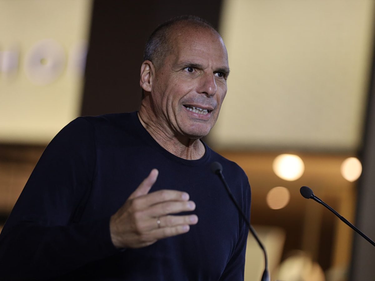 Γιανης Βαρουφάκης: Δικάζεται για «πρόκληση και διαφήμιση ναρκωτικών»