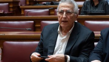&Gamma;&iota;ά&nu;&nu;&eta;&sigmaf; &Pi;&alpha;&nu;&alpha;&gamma;ό&pi;&omicron;&upsilon;&lambda;&omicron;&sigmaf;: &Delta;&epsilon;&nu; &upsilon;&pi;ά&rho;&chi;&epsilon;&iota; &kappa;ά&tau;&iota; &mu;&epsilon;&mu;&pi;&tau;ό &epsilon;&nu;&alpha;&nu;&tau;ί&omicron;&nu; &mu;&omicron;&upsilon;