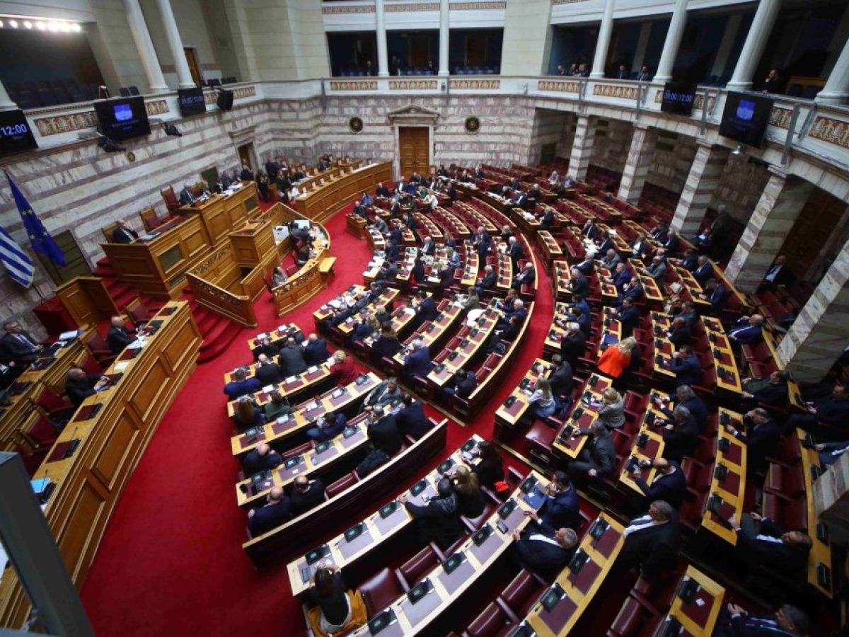 «Γιατί δείχνετε εργαζόμενους σαν καταδότης;»: Σφοδρή αντιπαράθεση Κωνσταντοπούλου-Μαρκόπουλου στη Βουλή