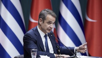 &Gamma;&iota;&alpha;&tau;ί &tau;&omicron; &Mu;&alpha;&xi;ί&mu;&omicron;&upsilon; &sigma;&eta;&kappa;ώ&nu;&epsilon;&iota; &sigma;&eta;&mu;&alpha;ί&alpha; &laquo;&upsilon;&pi;&epsilon;ύ&theta;&upsilon;&nu;&omicron;&upsilon; &pi;&alpha;&tau;&rho;&iota;&omega;&tau;&iota;&sigma;&mu;&omicron;ύ&raquo; &sigma;&tau;&alpha; &laquo;ή&rho;&epsilon;&mu;&alpha; &nu;&epsilon;&rho;ά&raquo; &ndash; &Alpha;&pi;&alpha;&nu;&tau;ή&sigma;&epsilon;&iota;&sigmaf; (&kappa;&alpha;&iota;) &sigma;&tau;&omicron;&nu; &Sigma;&alpha;&mu;&alpha;&rho;ά