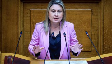 &Eta; &Alpha;&lambda;&epsilon;&xi;&omicron;&pi;&omicron;ύ&lambda;&omicron;&upsilon; &zeta;&eta;&tau;ά &sigma;&upsilon;&gamma;&gamma;&nu;ώ&mu;&eta; &mu;&epsilon;&tau;ά &tau;&omicron; &pi;&rho;&omega;&theta;&upsilon;&pi;&omicron;&upsilon;&rho;&gamma;&iota;&kappa;ό &laquo;ά&delta;&epsilon;&iota;&alpha;&sigma;&mu;&alpha;&raquo;