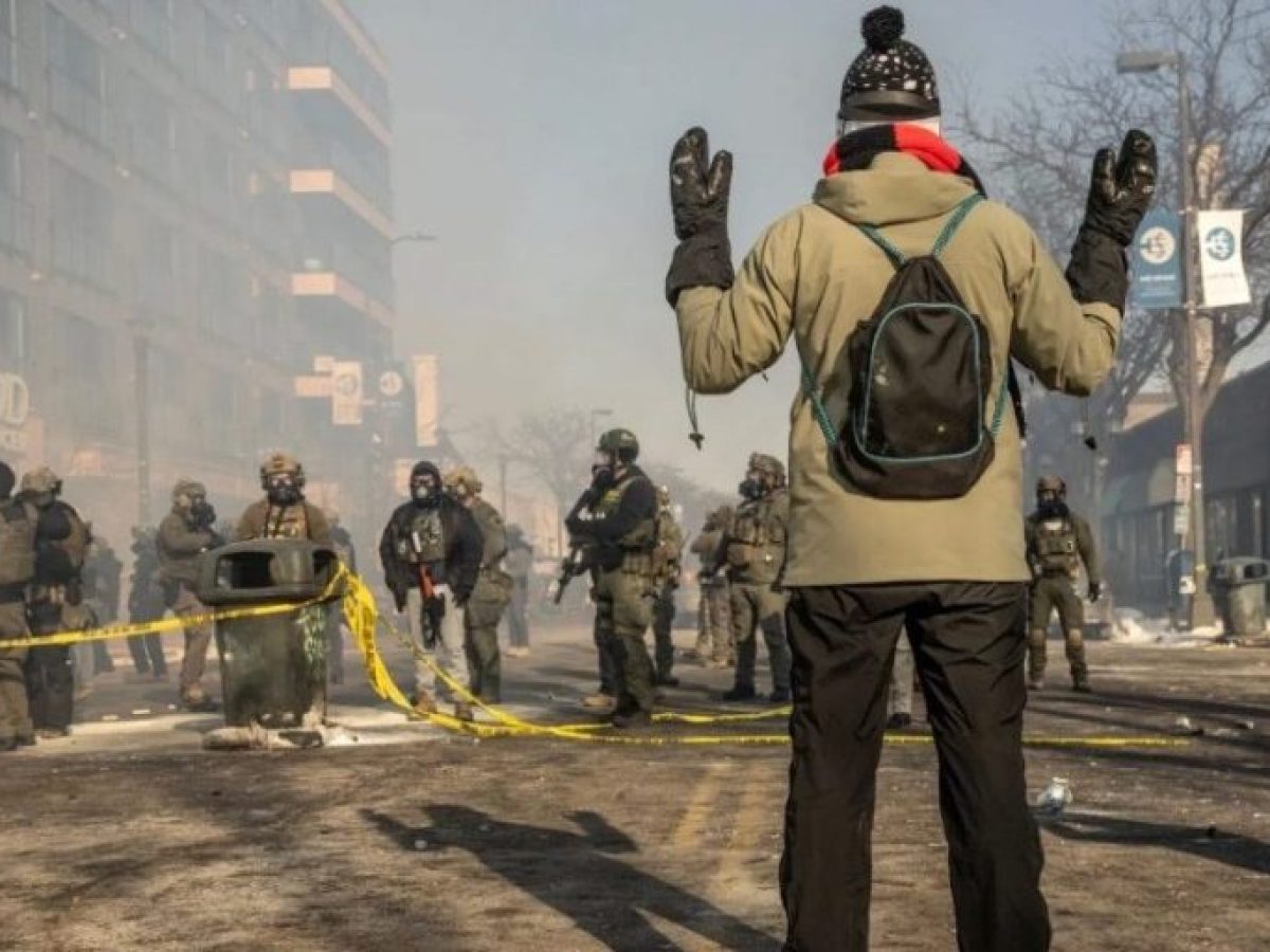 Η ICE αποσύρεται από τη Μινεσότα για να εισβάλει παντού