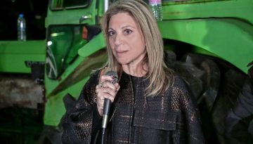 &Eta; &alpha;&pi;ό&tau;&omicron;&mu;&eta; &pi;&rho;&omicron;&sigma;&gamma;&epsilon;ί&omega;&sigma;&eta; &gamma;&iota;&alpha; &tau;&omicron; &laquo;&kappa;ό&mu;&mu;&alpha; &Kappa;&alpha;&rho;&upsilon;&sigma;&tau;&iota;&alpha;&nu;&omicron;ύ&raquo;