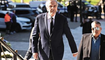 &Eta; &delta;&rho;&iota;&mu;&epsilon;ί&alpha; &kappa;&rho;&iota;&tau;&iota;&kappa;ή &Sigma;&alpha;&mu;&alpha;&rho;ά &sigma;&epsilon; &Mu;&eta;&tau;&sigma;&omicron;&tau;ά&kappa;&eta;, &tau;&omicron; &tau;&epsilon;&tau; &alpha; &tau;&epsilon;&tau; &mu;&epsilon;  &Tau;&alpha;&sigma;&omicron;ύ&lambda;&alpha; &sigma;&tau;&omicron; &Pi;&rho;&omicron;&epsilon;&delta;&rho;&iota;&kappa;ό