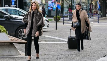 &Eta; &Kappa;&alpha;&rho;&upsilon;&sigma;&tau;&iota;&alpha;&nu;&omicron;ύ &sigma;&tau;&eta; &delta;ί&kappa;&eta; &gamma;&iota;&alpha; &tau;&alpha; &beta;ί&nu;&tau;&epsilon;&omicron; &tau;&omega;&nu; &Tau;&epsilon;&mu;&pi;ώ&nu; &ndash; &Mu;&alpha;&zeta;ί &tau;&eta;&sigmaf; &eta; &Mu;. &Gamma;&rho;&alpha;&tau;&sigma;ί&alpha; &mu;&epsilon; &epsilon;&nu;&tau;&upsilon;&pi;&omega;&sigma;&iota;&alpha;&kappa;ή Louis Vuitton