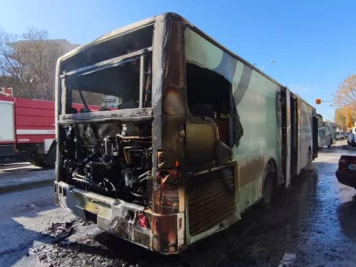 Η κυβέρνηση καρατόμησε τους επικεφαλής του ΟΣΕΘ μετά το μπαράζ περιστατικών με φωτιές σε λεωφορεία