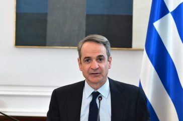 i-kivernisi-vazi-bros-tin