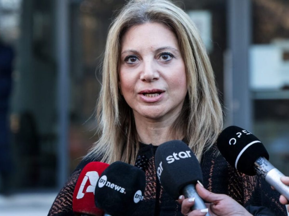 Η Μ. Καρυστιανού, το «σύστημα» και η στεριά που ψάχνει