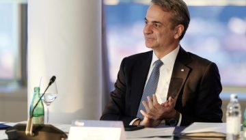 &Omicron;&iota; &pi;&rho;ώ&tau;&epsilon;&sigmaf; (&sigma;&upsilon;)&sigma;&kappa;έ&psi;&epsilon;&iota;&sigmaf; &gamma;&iota;&alpha; &tau;&omicron; &Epsilon;&theta;&nu;&iota;&kappa;ό &Alpha;&pi;&omicron;&lambda;&upsilon;&tau;ή&rho;&iota;&omicron;