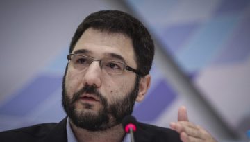 Ηλιόπουλος για την αστυνομική εισβολή στο ΑΠΘ: «Πρυτανικές αρχές που λειτουργούν ως μπράβοι»