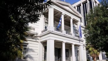 ΥΠΕΞ για πόλεμο στη Μ. Ανατολή: «Καλούμε τους Έλληνες πολίτες να είναι ιδιαίτερα προσεκτικοί»