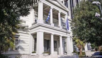 &Upsilon;&Pi;&Epsilon;&Xi;: &Pi;&alpha;&rho;&alpha;&kappa;&omicron;&lambda;&omicron;&upsilon;&theta;&omicron;ύ&mu;&epsilon; &sigma;&tau;&epsilon;&nu;ά &kappa;&alpha;&iota; &mu;&epsilon; &alpha;&nu;&eta;&sigma;&upsilon;&chi;ί&alpha; &tau;&iota;&sigmaf; &epsilon;&xi;&epsilon;&lambda;ί&xi;&epsilon;&iota;&sigmaf; &sigma;&tau;&omicron; &Iota;&rho;ά&nu; &kappa;&alpha;&iota; &tau;&eta;&nu; &Mu;. &Alpha;&nu;&alpha;&tau;&omicron;&lambda;ή