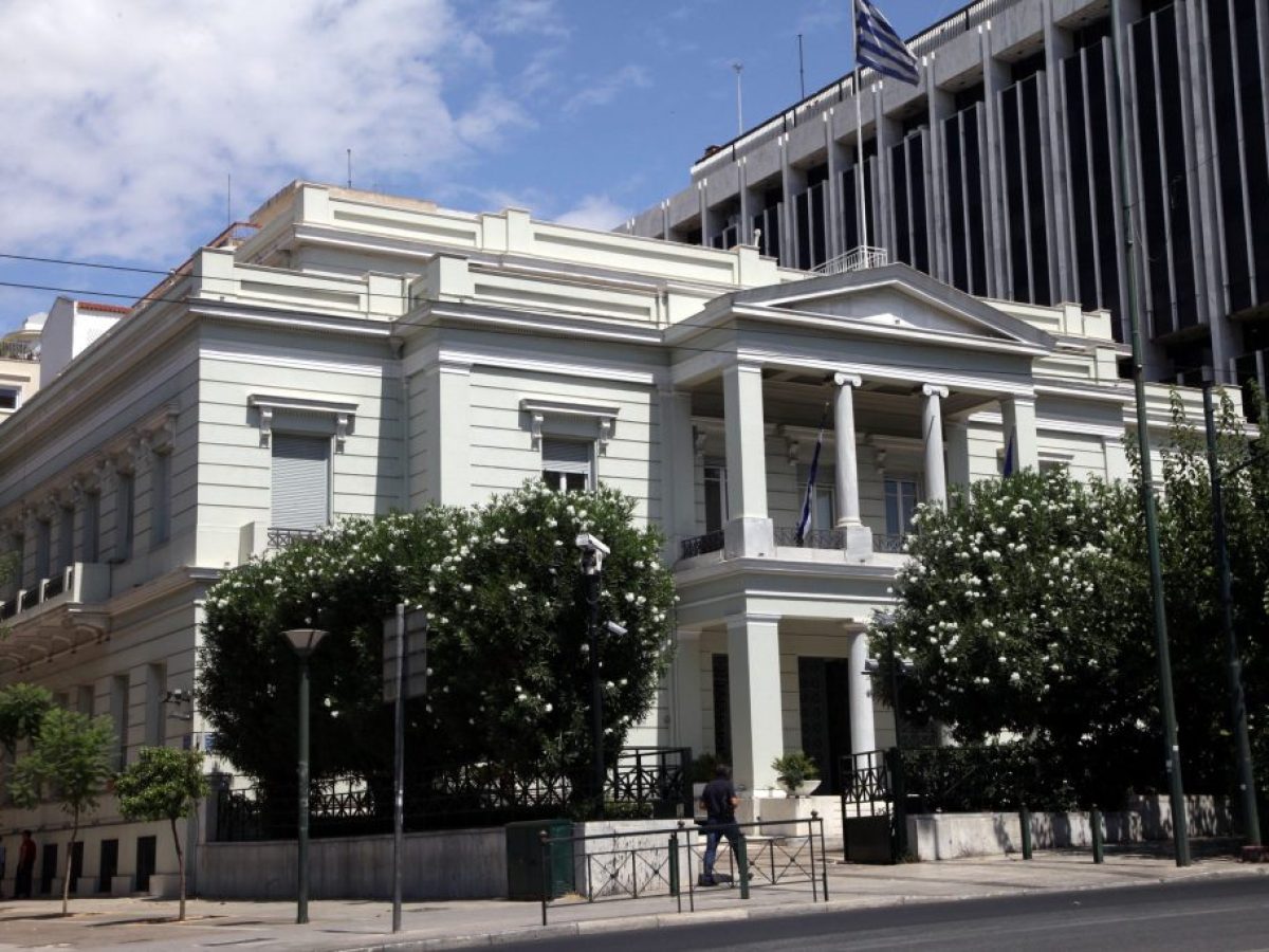 ΥΠΕΞ: Παρακολουθούμε στενά και με ανησυχία τις εξελίξεις στο Ιράν και την περιοχή της Μέσης Ανατολής