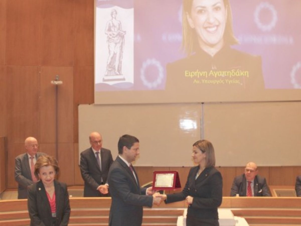 Ειρήνη Αγαπηδάκη: Η σχολή Επιστημών Υγείας του Πανεπιστημίου Αθηνών βράβευσε την αναπληρώτρια υπουργό Υγείας (Εικόνες)