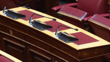 &Kappa;ά&eta;&kappa;&alpha;&nu; &tau;&alpha; &mu;&iota;&kappa;&rho;ό&phi;&omega;&nu;&alpha; &sigma;&tau;&eta; &Beta;&omicron;&upsilon;&lambda;ή &kappa;&alpha;&iota; &omicron; &kappa;&omicron;&iota;&nu;&omicron;&beta;&omicron;&upsilon;&lambda;&epsilon;&upsilon;&tau;&iota;&kappa;ό&sigmaf; έ&lambda;&epsilon;&gamma;&chi;&omicron;&sigmaf; &mu;&pi;ή&kappa;&epsilon;&hellip; &sigma;&epsilon; &sigma;ί&gamma;&alpha;&sigma;&eta;