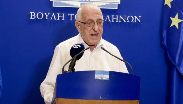 &Kappa;&alpha;&kappa;&lambda;&alpha;&mu;ά&nu;&eta;&sigmaf; &gamma;&iota;&alpha; &tau;&omicron;&nu; &beta;&alpha;&nu;&delta;&alpha;&lambda;&iota;&sigma;&mu;ό &sigma;&tau;&omicron; &gamma;&rho;&alpha;&phi;&epsilon;ί&omicron; &Alpha;&lambda;&epsilon;&xi;&omicron;&pi;&omicron;ύ&lambda;&omicron;&upsilon;: &laquo;Ά&nu;&alpha;&nu;&delta;&rho;&eta; &epsilon;&pi;ί&theta;&epsilon;&sigma;&eta; &ndash; &Delta;&epsilon;&nu; έ&chi;&omicron;&upsilon;&nu; &theta;έ&sigma;&eta; &alpha;&upsilon;&tau;ά &sigma;&epsilon; &mu;&iota;&alpha; &delta;&eta;&mu;&omicron;&kappa;&rho;&alpha;&tau;ί&alpha;&raquo;