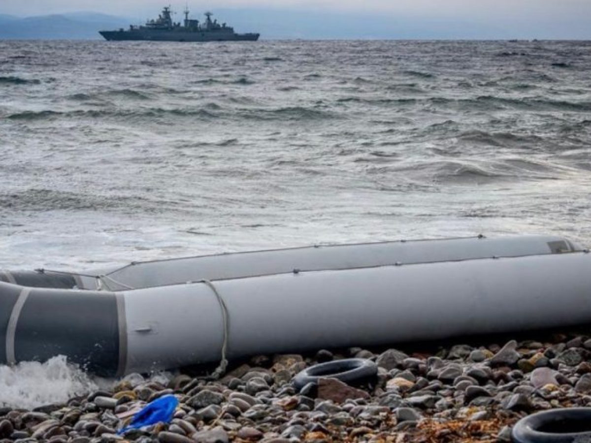 Κάνουν «γαργάρα» την ανέλκυση του σκάφους των μεταναστών