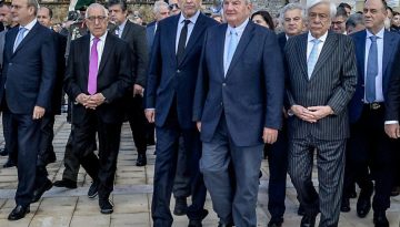 &Kappa;&alpha;&rho;&alpha;&mu;&alpha;&nu;&lambda;ή&sigmaf; &ndash; &Sigma;&alpha;&mu;&alpha;&rho;ά&sigmaf; &kappa;&alpha;&iota; &sigma;&tau;&eta; &mu;έ&sigma;&eta; &omicron; &Chi;&alpha;&tau;&zeta;&eta;&delta;ά&kappa;&eta;&sigmaf;