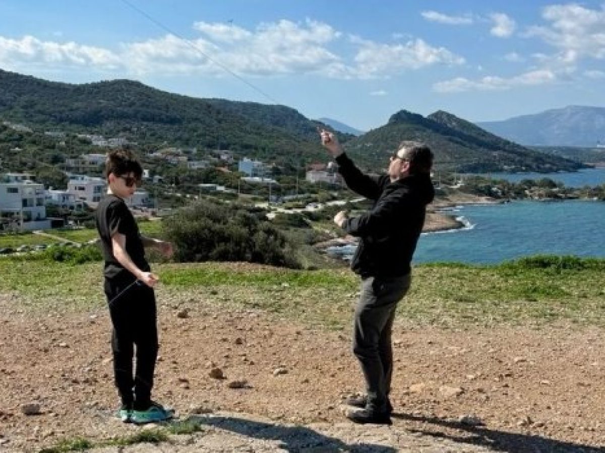 &Kappa;&alpha;&theta;&alpha;&rho;ά &Delta;&epsilon;ύ&tau;&epsilon;&rho;&alpha;: &Omicron; &Alpha;&nu;&delta;&rho;&omicron;&upsilon;&lambda;ά&kappa;&eta;&sigmaf; &pi;έ&tau;&alpha;&xi;&epsilon; &chi;&alpha;&rho;&tau;&alpha;&epsilon;&tau;ό &mu;&epsilon; &tau;&omicron;&nu; 13&chi;&rho;&omicron;&nu;&omicron; &gamma;&iota;&omicron; &tau;&omicron;&upsilon; &ndash; &laquo;&Omicron;&mu;ά&delta;&alpha; &pi;&omicron;&upsilon; &kappa;&epsilon;&rho;&delta;ί&zeta;&epsilon;&iota;, &delta;&epsilon;&nu; &alpha;&lambda;&lambda;ά&zeta;&epsilon;&iota;&raquo;