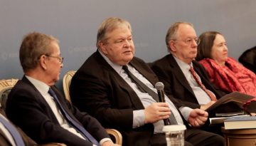 &Kappa;ύ&kappa;&lambda;&omicron;&sigmaf; &Iota;&delta;&epsilon;ώ&nu;: &Omicron;&iota; &pi;&rho;&omicron;ϋ&pi;&omicron;&theta;έ&sigma;&epsilon;&iota;&sigmaf; &kappa;&alpha;&iota; &tau;&omicron; &beta;ά&theta;&omicron;&sigmaf; &tau;&omega;&nu; &alpha;&lambda;&lambda;&alpha;&gamma;ώ&nu; &sigma;&tau;&omicron; &Sigma;ύ&nu;&tau;&alpha;&gamma;&mu;&alpha;