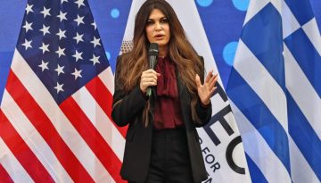 &Kappa;ί&mu;&pi;&epsilon;&rho;&lambda;&iota; &Gamma;&kappa;ί&lambda;&phi;&omicron;ϊ&lambda; &gamma;&iota;&alpha; &tau;&iota;&sigmaf; 100 &mu;έ&rho;&epsilon;&sigmaf; &theta;&eta;&tau;&epsilon;ί&alpha;&sigmaf; &tau;&eta;&sigmaf;: &laquo;&Sigma;&epsilon; &iota;&sigma;&tau;&omicron;&rho;&iota;&kappa;ά &nu;έ&alpha; ύ&psi;&eta; &eta; &sigma;&upsilon;&nu;&epsilon;&rho;&gamma;&alpha;&sigma;ί&alpha; &Eta;&Pi;&Alpha; &ndash; &Epsilon;&lambda;&lambda;ά&delta;&alpha;&sigmaf;&raquo;