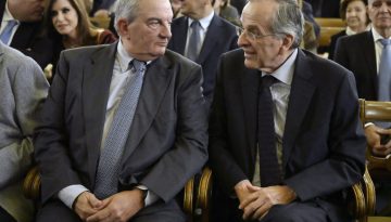 &Kappa;&omicron;&iota;&nu;ή &epsilon;&mu;&phi;ά&nu;&iota;&sigma;&eta; &Kappa;&alpha;&rho;&alpha;&mu;&alpha;&nu;&lambda;ή &ndash; &Sigma;&alpha;&mu;&alpha;&rho;ά &sigma;&tau;&eta;&nu; &Kappa;&alpha;&lambda;&alpha;&mu;ά&tau;&alpha;: &laquo;&Nu;&alpha; &alpha;&kappa;&omicron;ύ&mu;&epsilon; &tau;&omicron;&upsilon;&sigmaf; &pi;&iota;&omicron; έ&mu;&pi;&epsilon;&iota;&rho;&omicron;&upsilon;&sigmaf;, &alpha;&nu;&tau;ί &nu;&alpha; &tau;&omicron;&upsilon;&sigmaf; &delta;&iota;&alpha;&gamma;&rho;ά&phi;&omicron;&upsilon;&mu;&epsilon;&raquo;