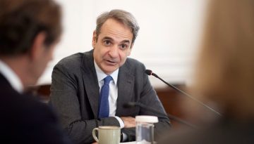 Κυβέρνηση: Με… όπλο τον κατακερματισμό της αντιπολίτευσης – Πώς βλέπει ΠΑΣΟΚ, Τσίπρα, Καρυστιανού και Σαμαρά  