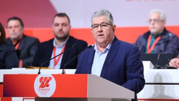 ΚΚΕ: βγάζει φλας αριστερά, αλλά κινείται δεξιά