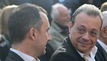 «Κολλημένοι» στο «φλερτ» Φάμελλος – Χαρίτσης εν αναμονή Τσίπρα