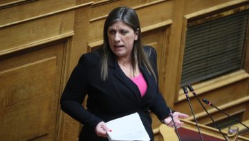Κωνσταντοπούλου κατά πάντων στη Διακομματική Επιτροπή για το αγροτικό