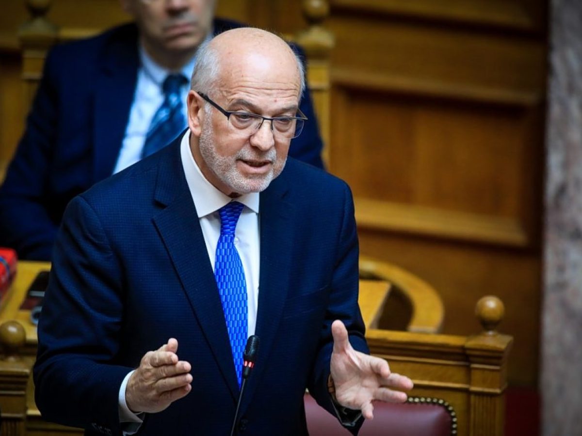 Κόντρα σε υψηλούς τόνους ανάμεσα σε Φλωρίδη και Φάμελλο για τις εκταφές στα Τέμπη